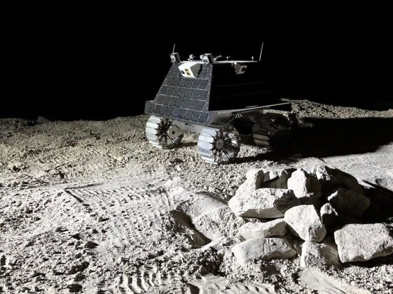 Un rover canadien aide à la recherche d’eau gelée sur la face cachée de la lune