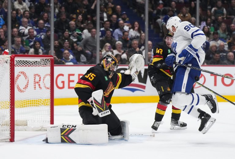 Le jeu de puissance lâche des Maple Leafs se décolle en troisième période de défaite à Vancouver