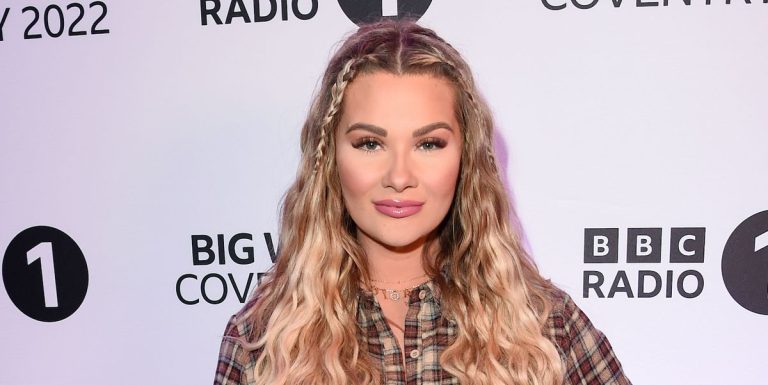 La star de Love Island, Shaughna Phillips, s'est précipitée à l'hôpital après avoir eu un "travail précoce"

