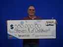 Steven Antal d'Oshawa a gagné 550,00 $ à la loterie Bigger Spin.