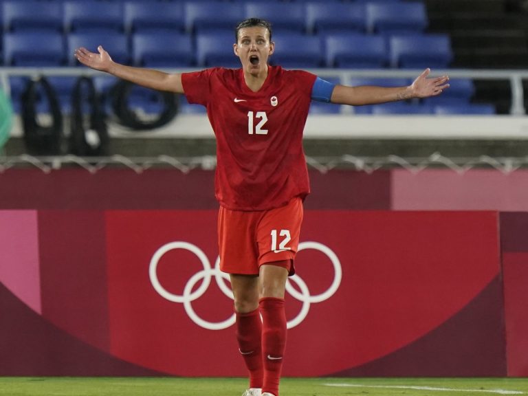 L’équipe féminine de football dit qu’il faut plus de travail pour parvenir à la paix du travail