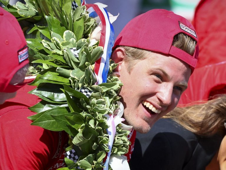 Marcus Ericsson remporte la rude course d’ouverture de la saison IndyCar