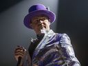 Gord Downie des Tragically Hip se produit au Air Canada Centre à Toronto le mercredi 10 août 2016. 