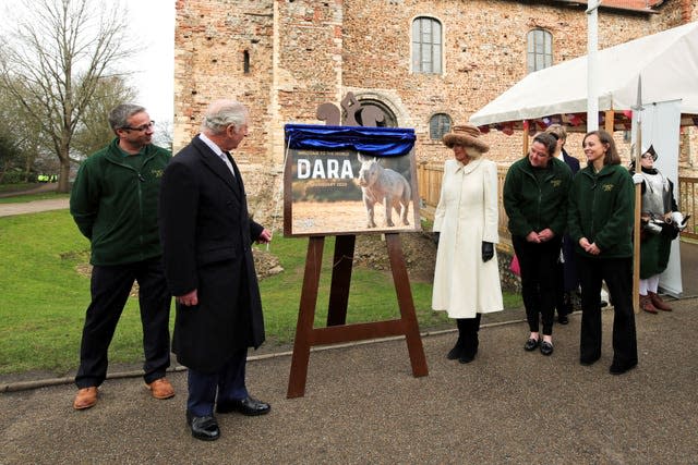 Charles dévoile le nom du nouveau rhinocéros au zoo de Colchester