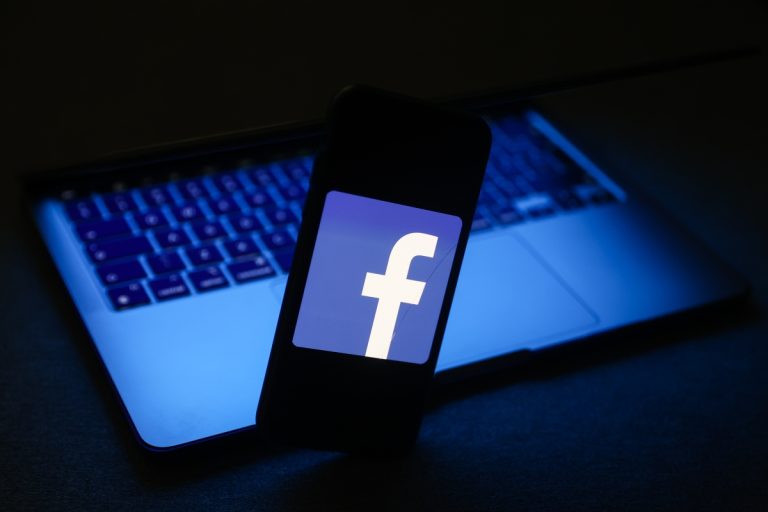 Le dernier test de Facebook ramène la messagerie intégrée à l’application