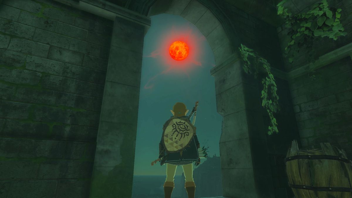 Link regarde une lune de sang se lever dans The Legend of Zelda: Tears of the Kingdom