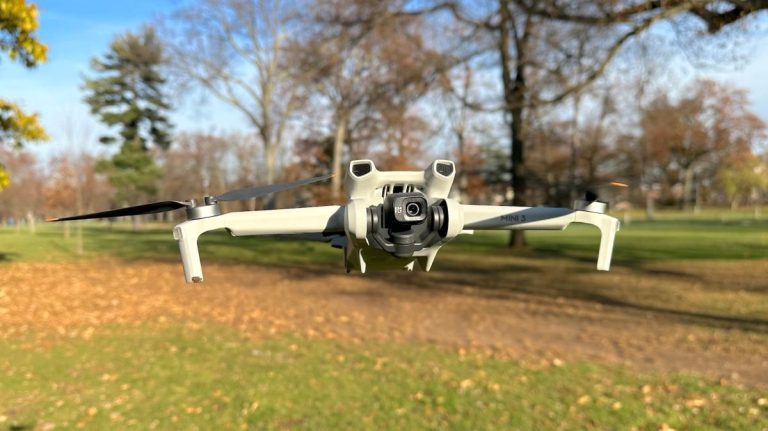 Les drones DJI ont de graves failles de sécurité qui peuvent les planter et suivre votre position