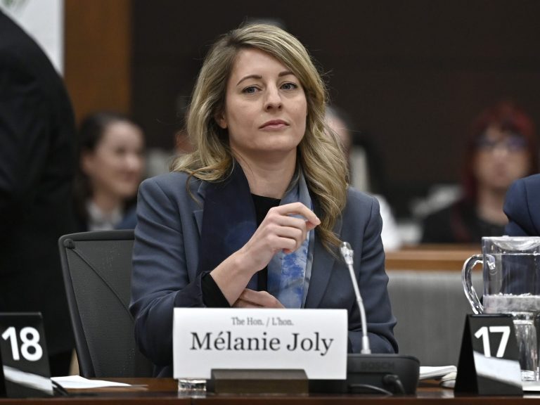 Le Canada expulsera les diplomates chinois s’il y a des preuves d’actes répréhensibles: Joly