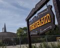 Marineland est présenté à Niagara Falls, en Ontario, le lundi 14 août 2017. Une accusation de cruauté envers les animaux contre Marineland a été suspendue.  La police régionale de Niagara avait accusé l'attraction touristique de Niagara Falls, en Ontario, en décembre dernier, d'avoir prétendument utilisé des dauphins et des baleines pour se divertir