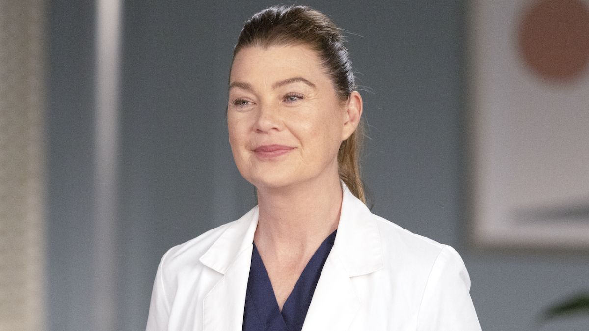 Meredith Grey smiles on Grey