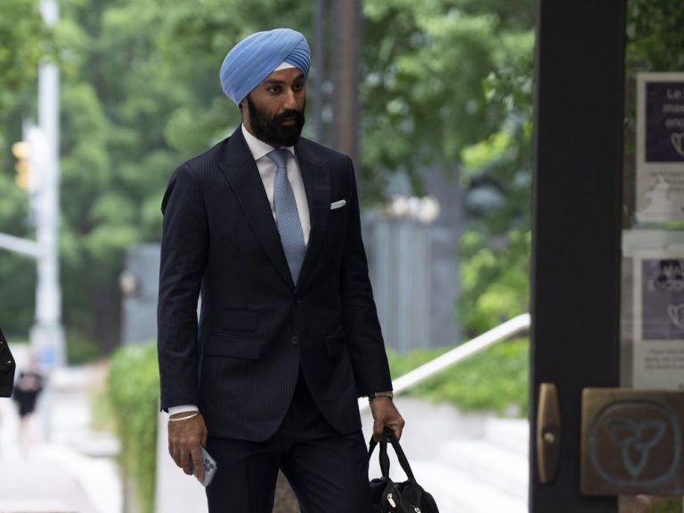 Un juge ontarien rejette les accusations d’abus de confiance contre l’ancien député libéral Raj Grewal