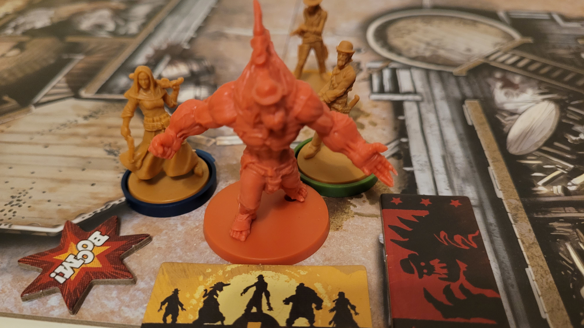 Miniatures, jetons et cartes de Zombicide : Undead or Alive sur les tuiles de plateau