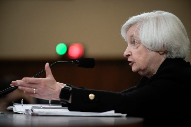 Yellen dit que le gouvernement essaie d’aider les déposants de la Silicon Valley Bank mais rejette le plan de sauvetage