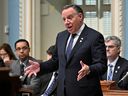 Le premier ministre du Québec, François Legault, photographié le 16 février à l'Assemblée nationale du Québec.  Legault a fait pression pour obtenir la fermeture du passage frontalier illégal de Roxham Road. 