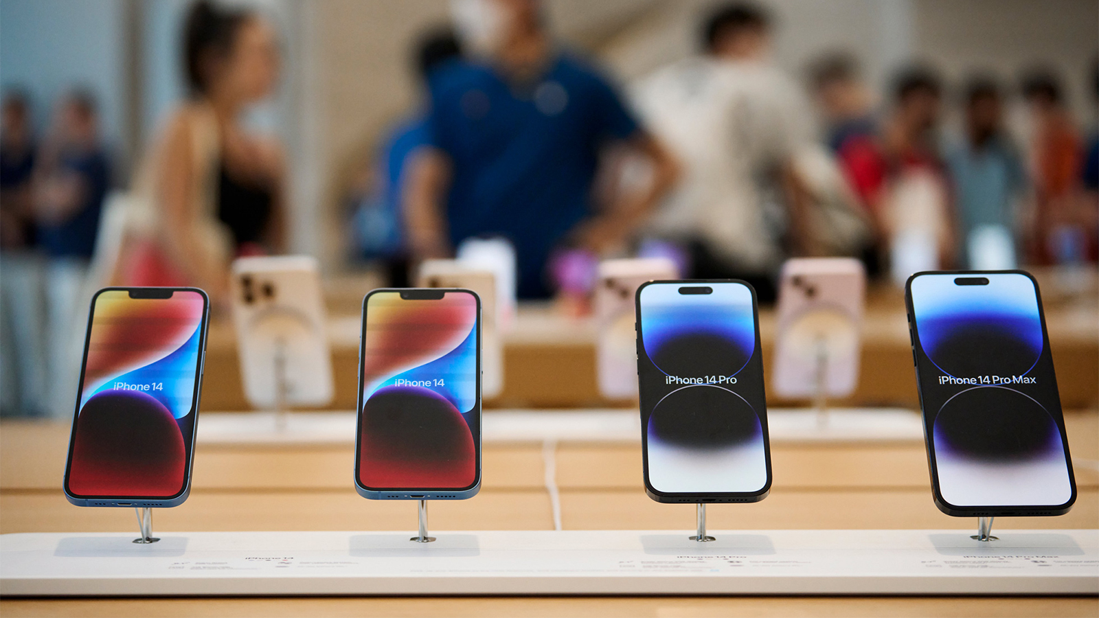 La série iPhone 14 dans un Apple Store