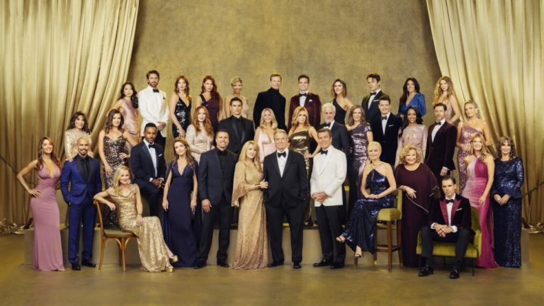 Regardez les stars de "The Young and the Restless" réfléchir sur l'héritage de 50 ans du savon (VIDEO)
