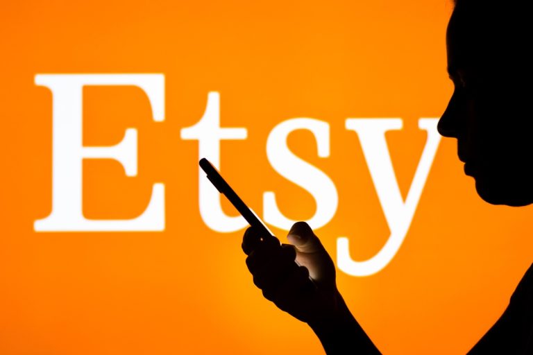 Etsy commence à traiter les paiements des vendeurs via des partenaires alternatifs après des retards causés par l’implosion de SVB