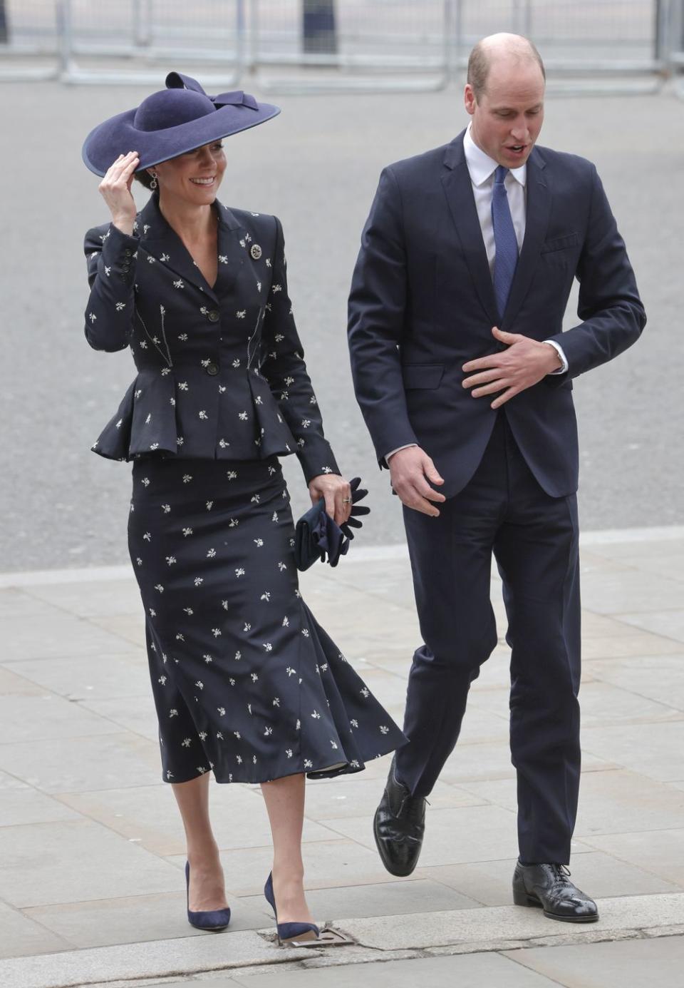 londres, angleterre 13 mars catherine, la princesse de galles et le prince william, le prince de galles sourient alors qu'ils assistent au service du jour du commonwealth 2023 à l'abbaye de westminster le 13 mars 2023 à londres, angleterre photo par chris jacksongetty images