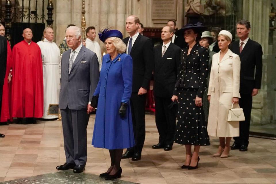 londres, angleterre 13 mars roi charles iii, camilla, reine consort, prince william, prince de galles, catherine, princesse de galles, prince edward, duc d'édimbourg, sophie, duchesse d'édimbourg, vice amiral timothy laurence et princesse anne, princesse royale assister au service annuel de la journée du Commonwealth à l'abbaye de westminster le 13 mars 2023 à londres, angleterre photo de jordan pettitt wpa poolgetty images