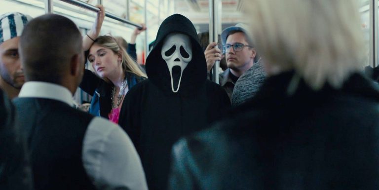 Les réalisateurs de Scream 6 révèlent tous les œufs de Pâques dans une séquence de métro

