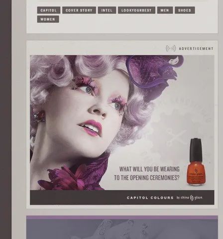 Une capture d'écran du blog officiel Hunger Games Tumblr, avec une image d'un Effie Trinket minutieusement maquillé avec les mots 