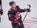 L'ailier gauche des Sénateurs d'Ottawa Tim Stutzle (18 ans) célèbre son but en troisième période contre les Blue Jackets de Columbus au Centre Canadian Tire le 4 mars 2023. 