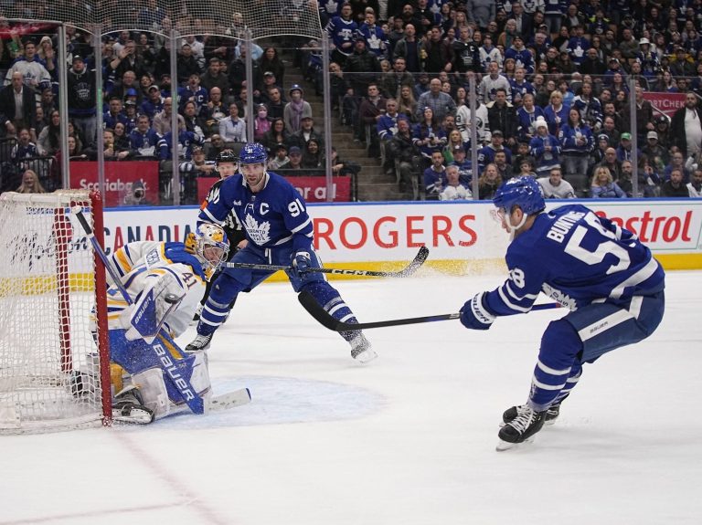 SIMMONS: Les Leafs ont eu leur propre genre de soirée des Oscars – jouant Tout le monde partout – lors d’une soirée déroutante contre les Sabres