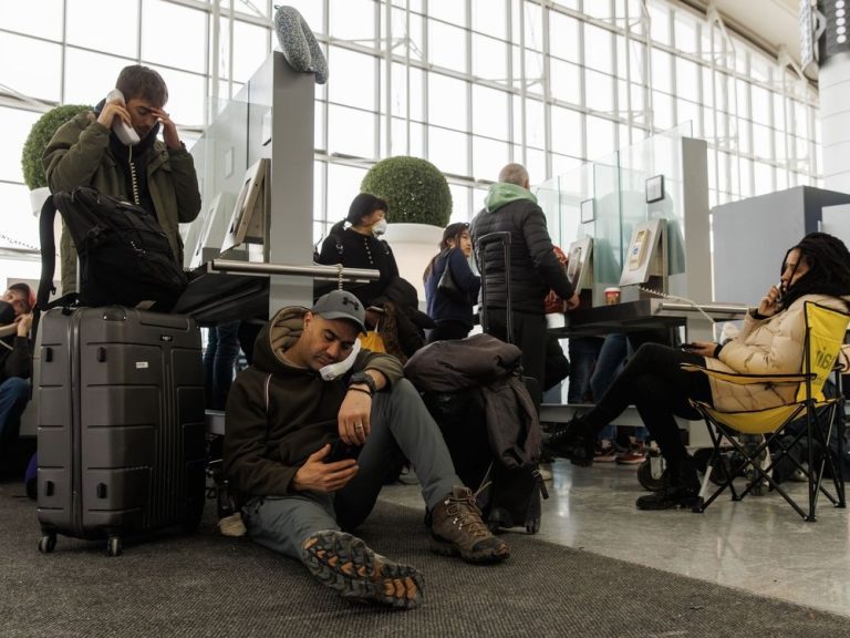 Le ministre des Transports s’engage à combler l’échappatoire d’indemnisation des passagers utilisée par les compagnies aériennes