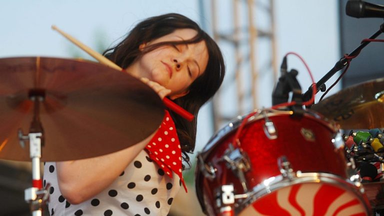 Les côtelettes de batterie de Meg White sont le sujet brûlant du jour, et oui, c'est 2023 Le plus populaire doit être lu Inscrivez-vous aux bulletins d'information sur les variétés Plus de nos marques
	
	
