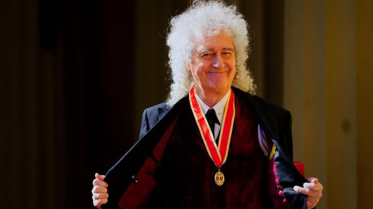 La star de la reine Sir Brian May s’apprête à basculer après avoir reçu le titre de chevalier du roi