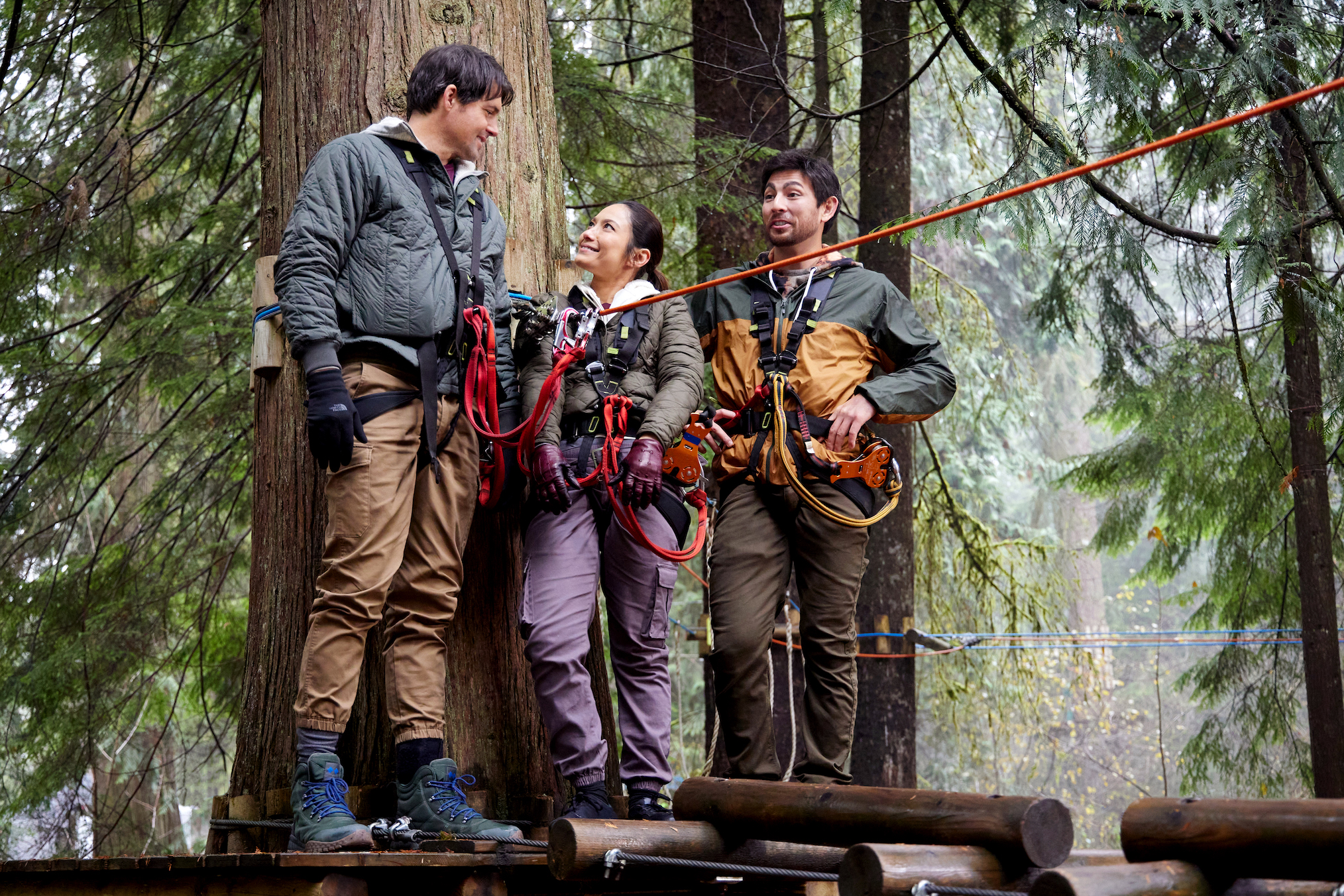 Kristoffer Polaha et Nadia Hatta dans 