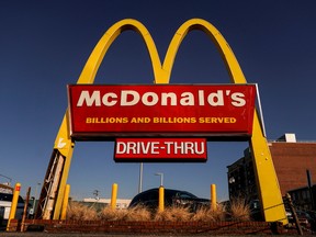 Une enseigne McDonald's dans un restaurant de Virginie.