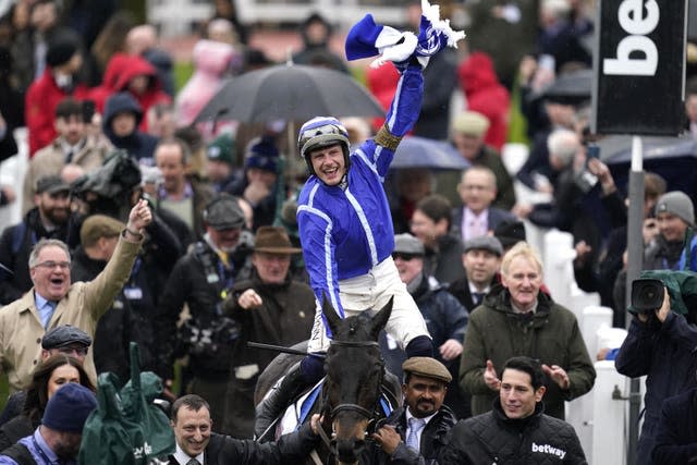 Paul Townend célèbre sa victoire au Betway Queen Mother Champion Chase à bord d'Energumene (Andrew Matthews/PA)