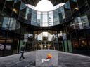 Environ 4 000 avocats de PwC auront accès au chatbot fourni par la startup d'intelligence artificielle Harvey.