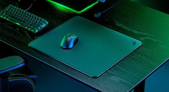 Razer Atlas est un tapis de souris en verre trempé élégant