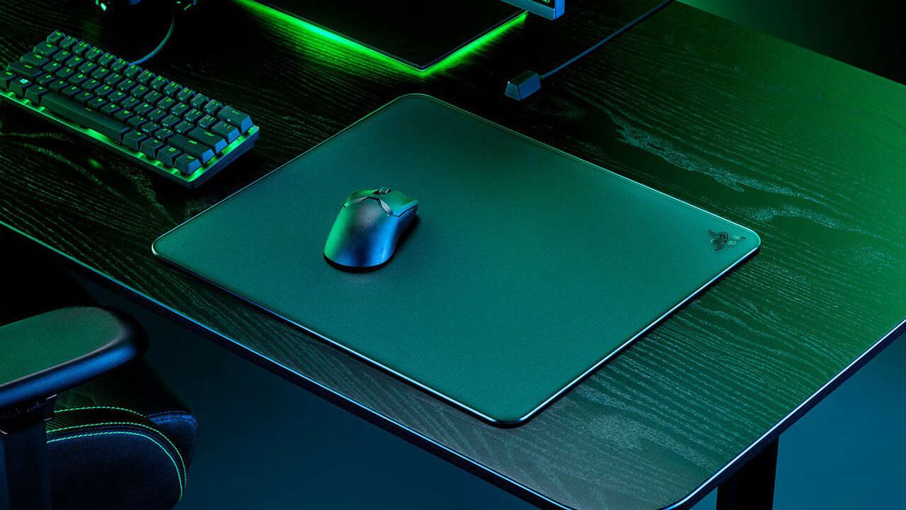 Razer Atlas est un tapis de souris en verre trempé élégant
