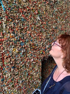 Le mur de gomme dans Post Alley est mieux vu mais pas touché.  Lance Hornby/Soleil de Toronto