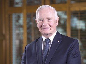 La longue recherche du Canada est terminée.  Le soi-disant «rapporteur spécial» choisi pour mettre fin à notre cauchemar national d'ingérence électorale chinoise n'est autre que l'ancien gouverneur général de 81 ans, David Johnston.  Johnston a été recommandé pour une nomination à Rideau Hall par Stephen Harper, et est généralement le dernier gouverneur général à propos duquel personne n'avait de sentiments forts.