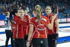 Kerri Einarson, Val Sweeting, Shannon Birchard et Briane Harris sont qualifiées pour la demi-finale des Scotties à Kamloops. 