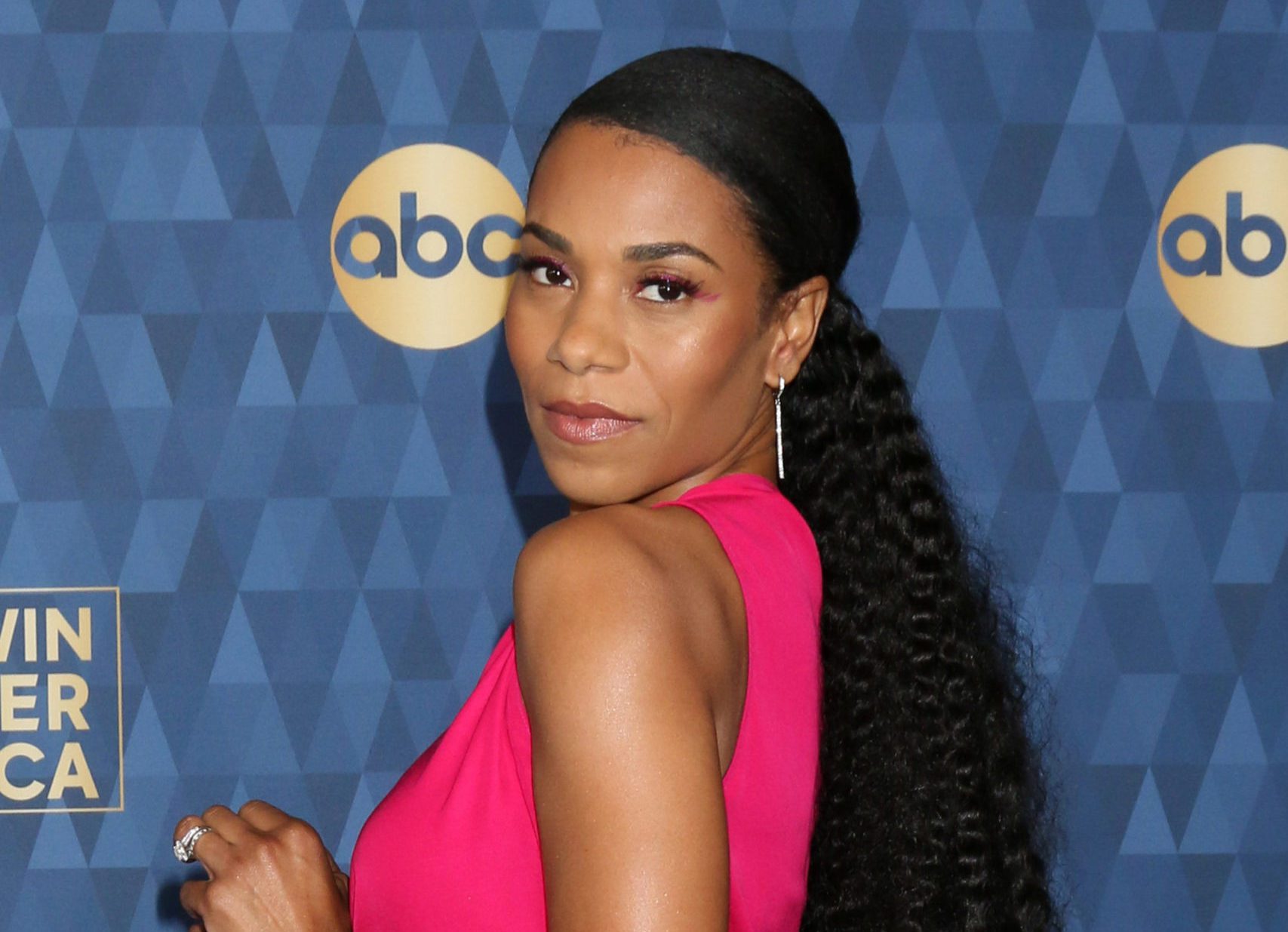  Grey's Anatomy : saison 19 ;  Kelly McCreary quitte le drame ABC après neuf ans
