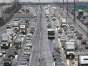 L'autoroute 401 de l'Ontario est vue à Toronto à Weston Road en 2017.