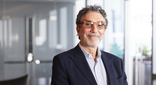 Chuck Lorre fait un don de 30 millions de dollars au centre médical Cedars-Sinai pour une nouvelle école (exclusif)