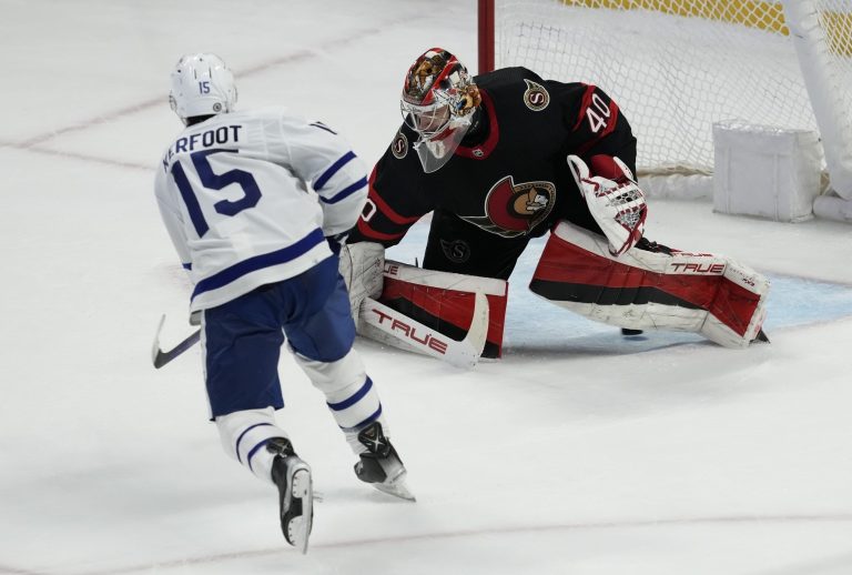 Alex Kerfoot met fin au thriller au neuvième tour de fusillade, les Leafs battent les Sénateurs après avoir accordé deux buts en retard