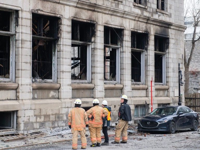 Avec 7 personnes portées disparues, une équipe d’incendie criminel se prépare à enquêter sur l’incendie du Vieux-Montréal