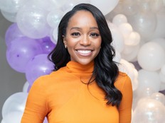 L'actrice et ambassadrice L'Oréal Paris Aja Naomi King.