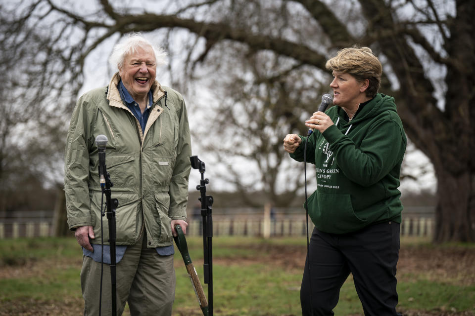 Sir David avec la présentatrice Clare Balding 