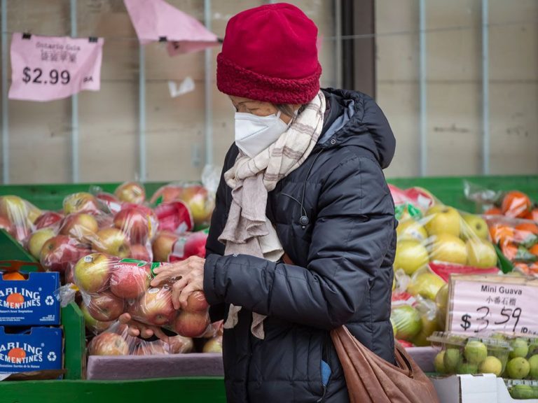 L’inflation ralentit pour atteindre son plus bas niveau en plus d’un an, mais les prix des aliments restent obstinément élevés