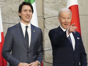 Le président américain vient enfin nous voir !  Alors que les commandants en chef des États-Unis se faisaient un devoir de faire leur première visite à l'étranger au Canada, les récents présidents ont décidé que cela ne valait généralement pas la peine.  Ainsi, plus de 14 mois après son investiture, Joe Biden effectue jeudi sa première visite à Ottawa.  Selon le bureau du premier ministre Justin Trudeau, les deux dirigeants discuteront de la façon dont leurs nations sont « des partenaires inébranlables dans le maintien de la démocratie, des droits de la personne et du respect de la primauté du droit ».