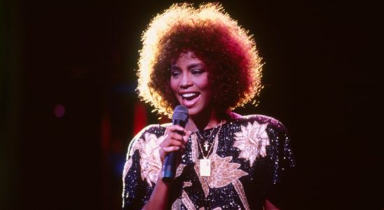 Les histoires derrière les chansons gospel inédites de Whitney Houston : "Elle a laissé la musique de guérison pour le monde"