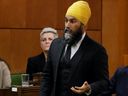 Le chef du Nouveau Parti démocratique du Canada, Jagmeet Singh, prend la parole pendant la période des questions à la Chambre des communes sur la Colline du Parlement à Ottawa, Ontario, Canada le 8 mars 2023. REUTERS/Blair Gable